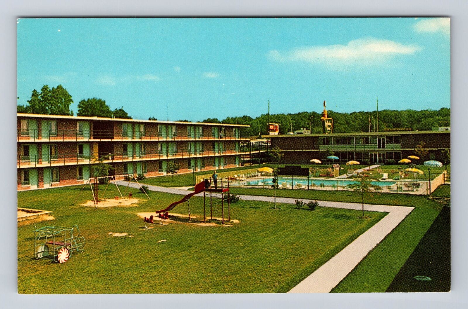 Milwaukee WI-Wisconsin, Holiday Inn West Advertising Vintage Souvenir Postcard