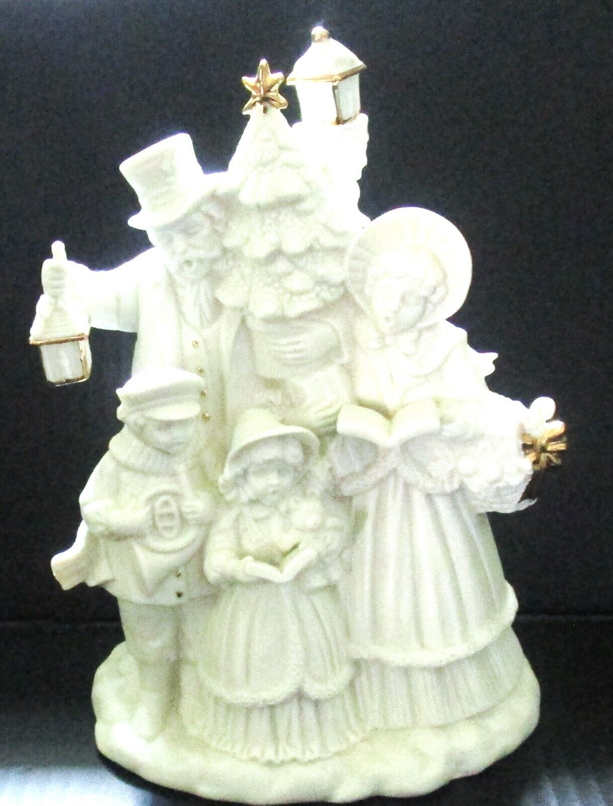 A Family Of Christmas Carolers White Porcelain Musical Figurine Beautiful