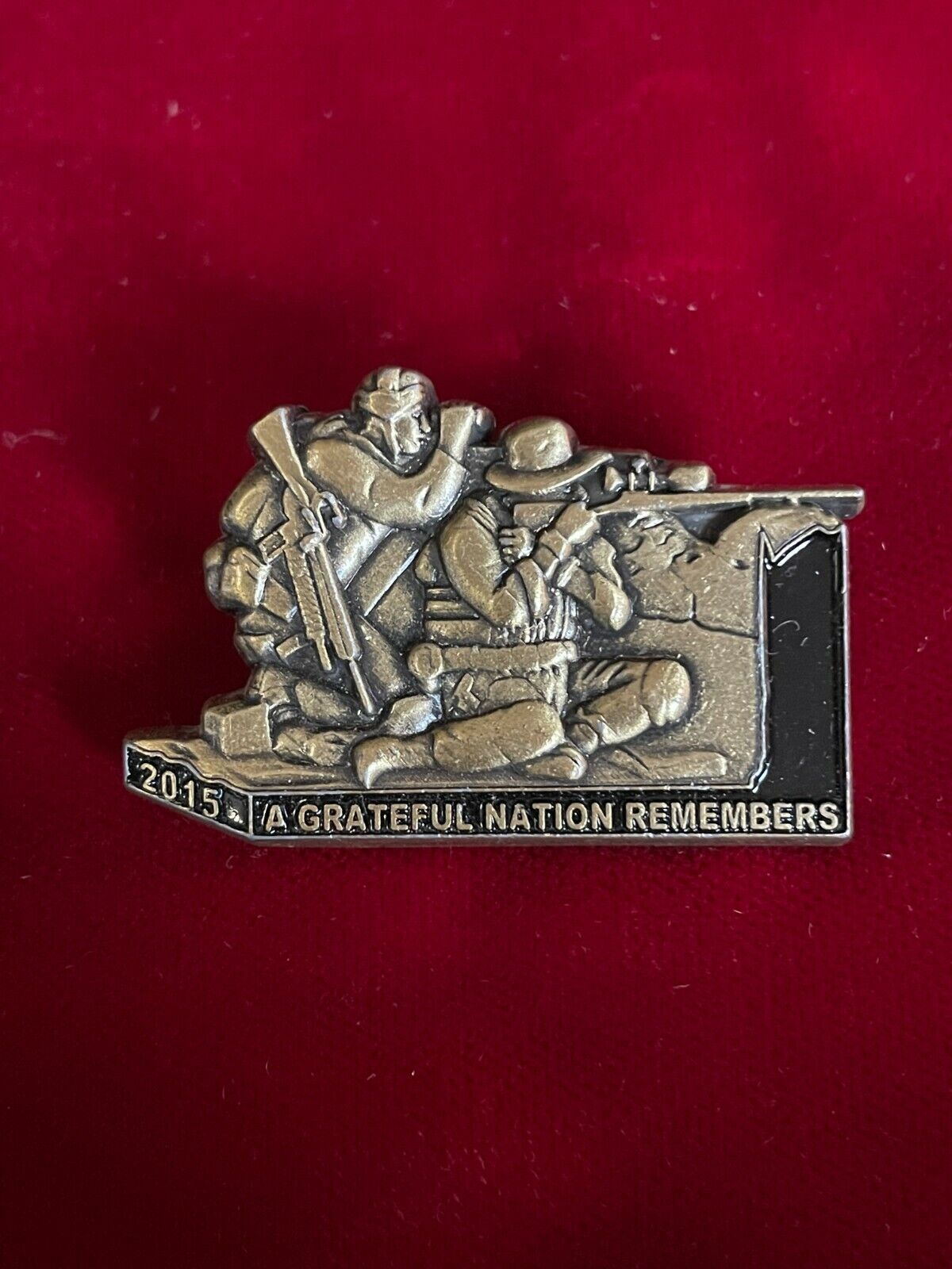2015 A Grateful Nation Remembers Freedom Hero Memorial Detailed Soldiers Pin 
