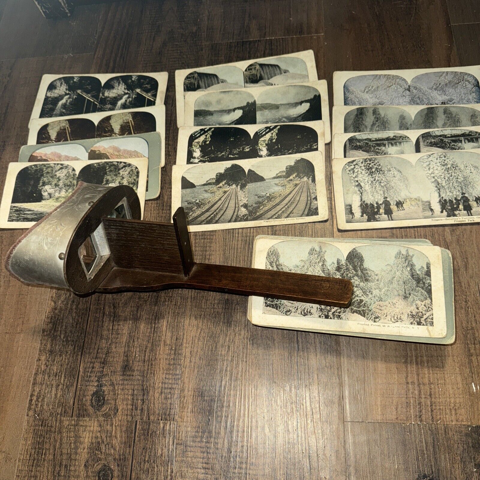 Vintage Stereoscope Stereoviewer Pat. 1941 With 60 Cards