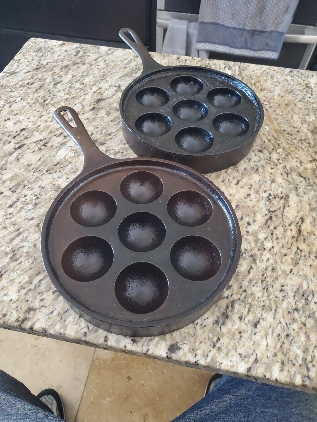 (2)VINTAGE GRISWOLD 962 A CAST IRON No. 32 AEBLESKIVER PAN - MADE IN U.S.A.