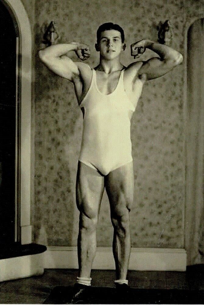Young 1940s Body Builder at home gay man's collection 4x6 mid 20th Century