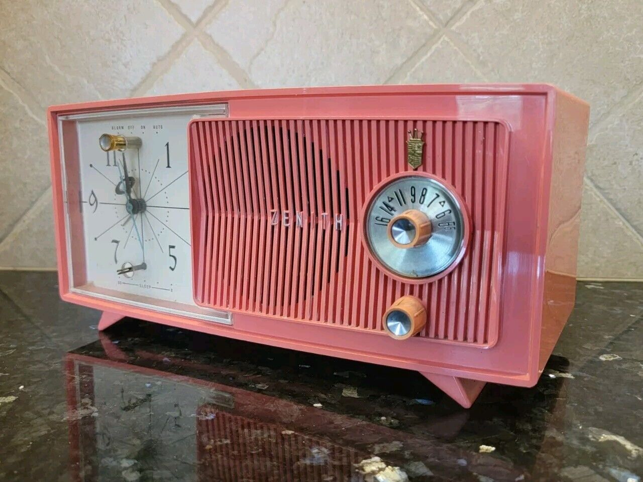 CORAL PINK MID CENTURY VINTAGE 50'S ZENITH CLOCK RADIO E514V FOR PARTS OR DECOR