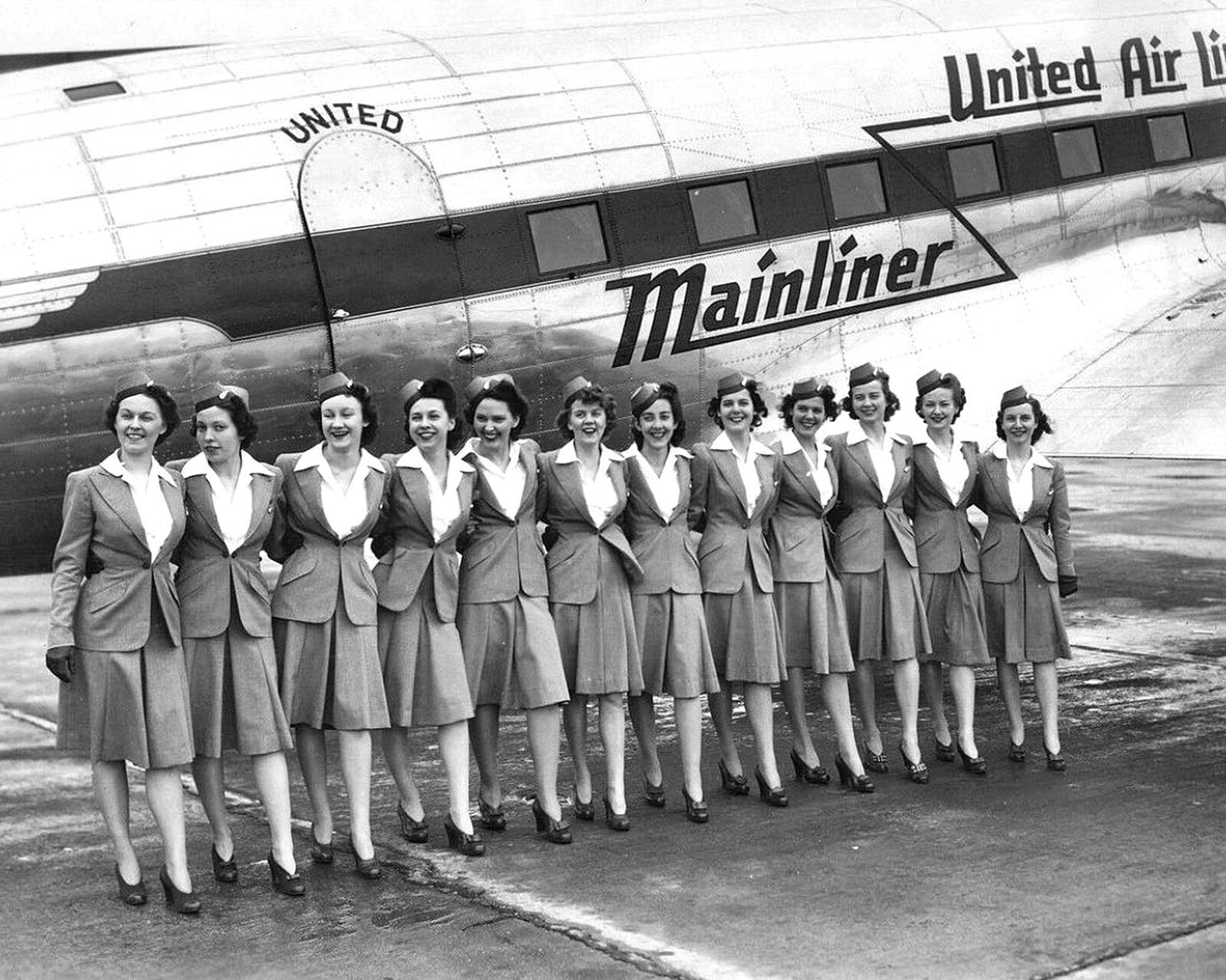 1960s UNITED AIRLINES Flight Attendants  Photo  (230-L)