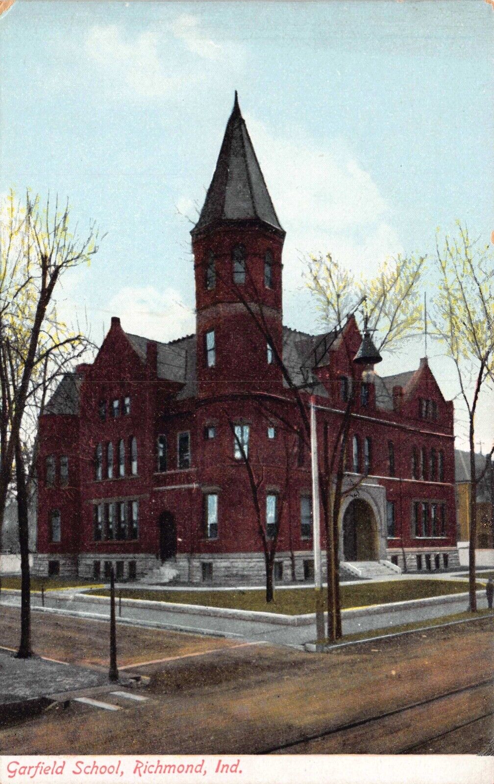 Postcard Garfield School in Richmond, Indiana~130571