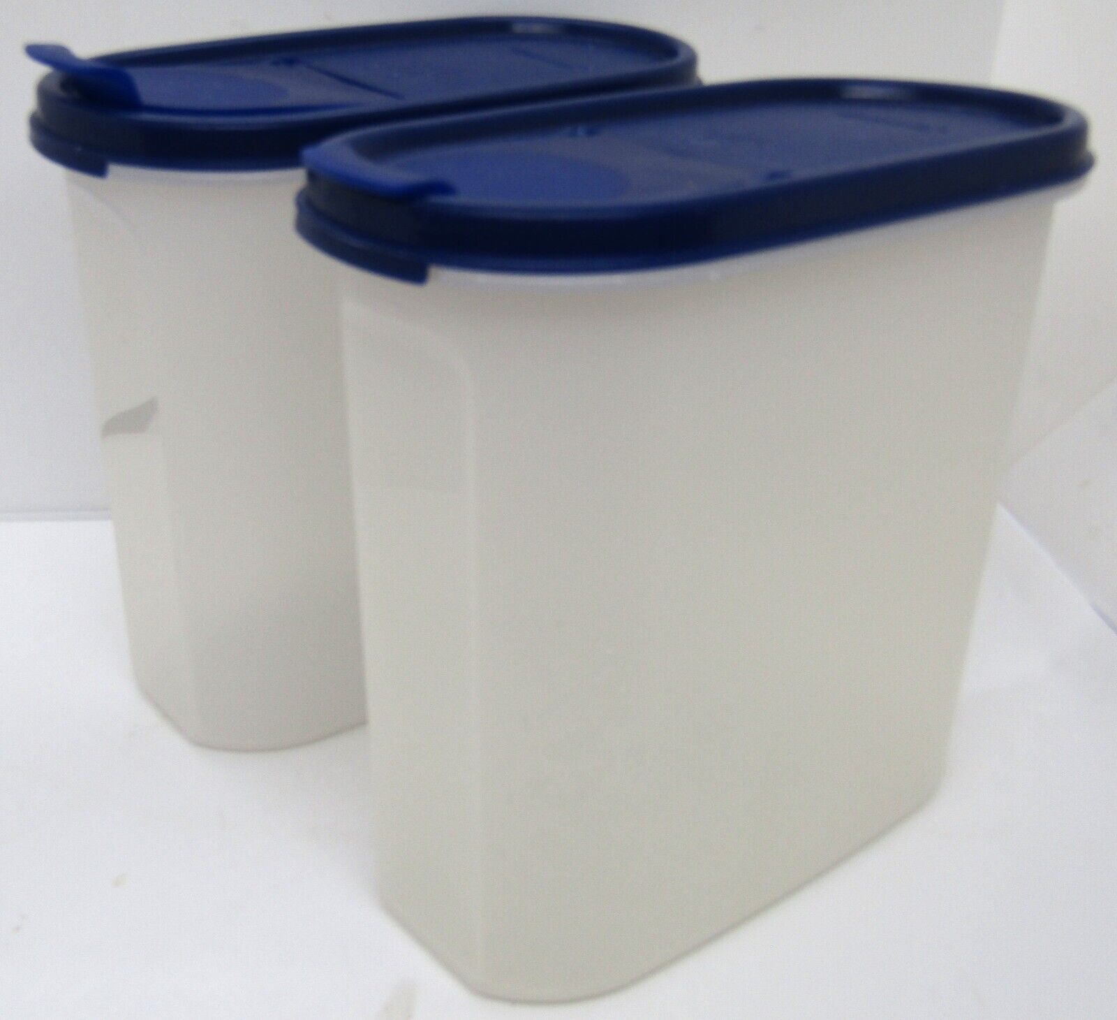 Vintage Tupperware 1613-22 Blue Lidded 7 1/2 Cup Storage Container with Spout. S