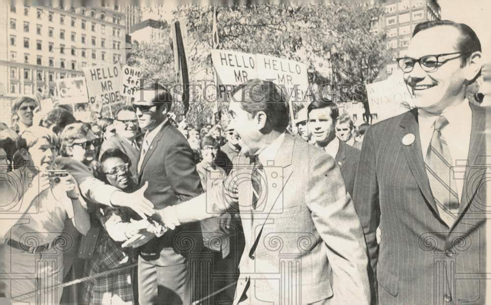 1970 Press Photo President Nixon greets supporters at the Ohio Capitol, Columbus