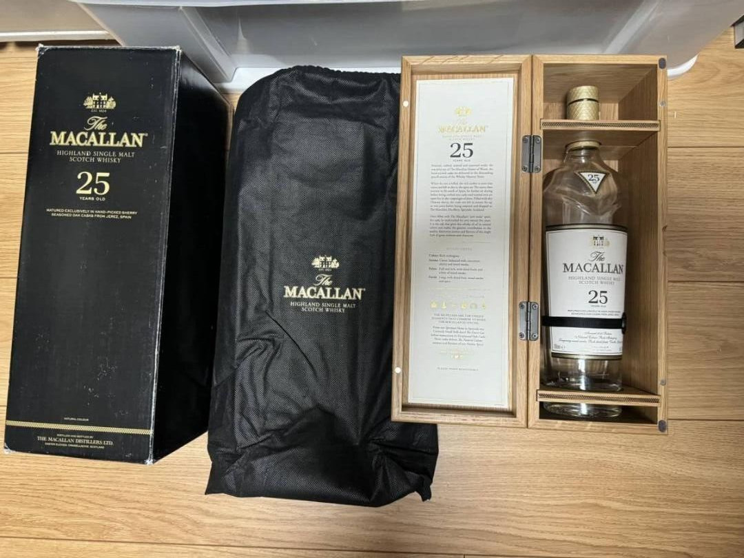 Macallan 25 years old Empty bottle with wooden box collection Black Package A100