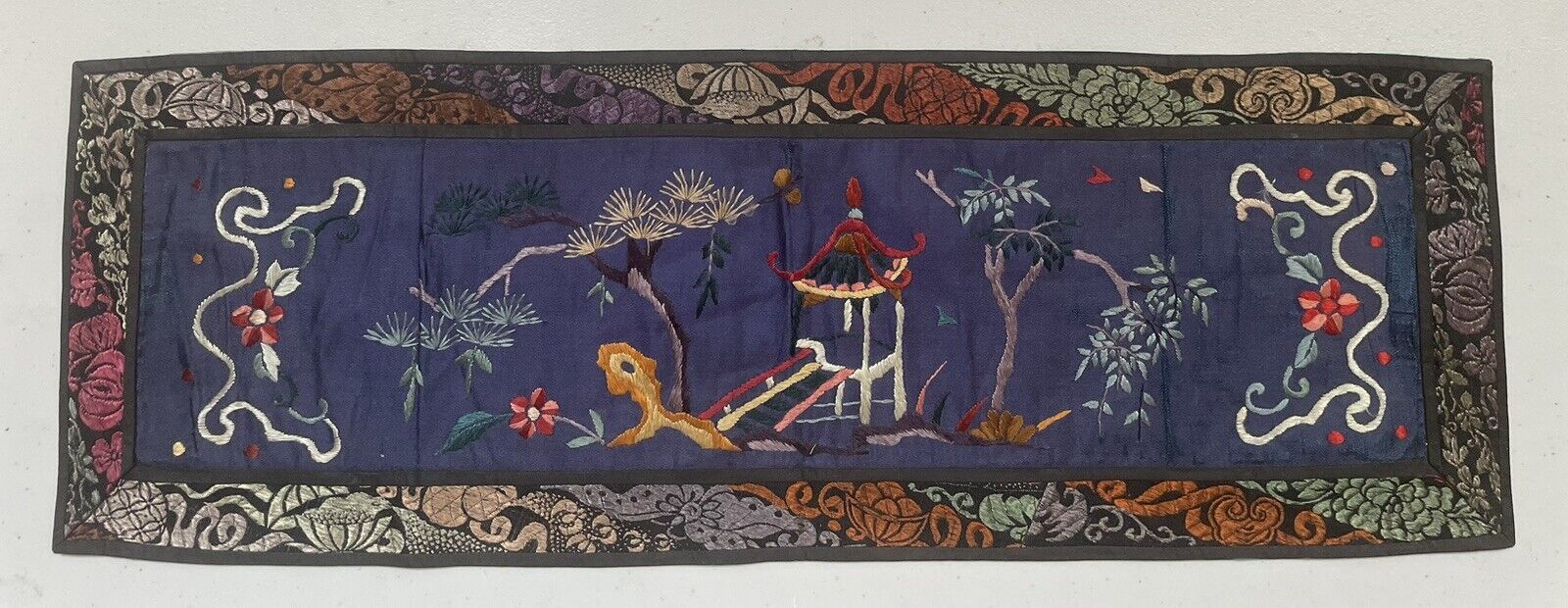 VTG-AQ Chinese Wall Hanging Decorative Hand Embroidery Panel Garden Scenic-23.5”