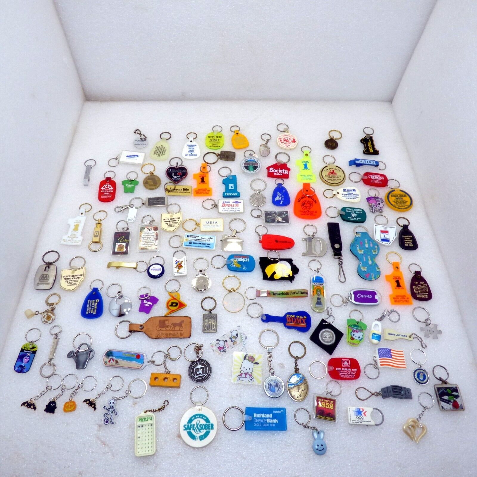 100 Vintage keychains lot travel city state advertising collection keychain