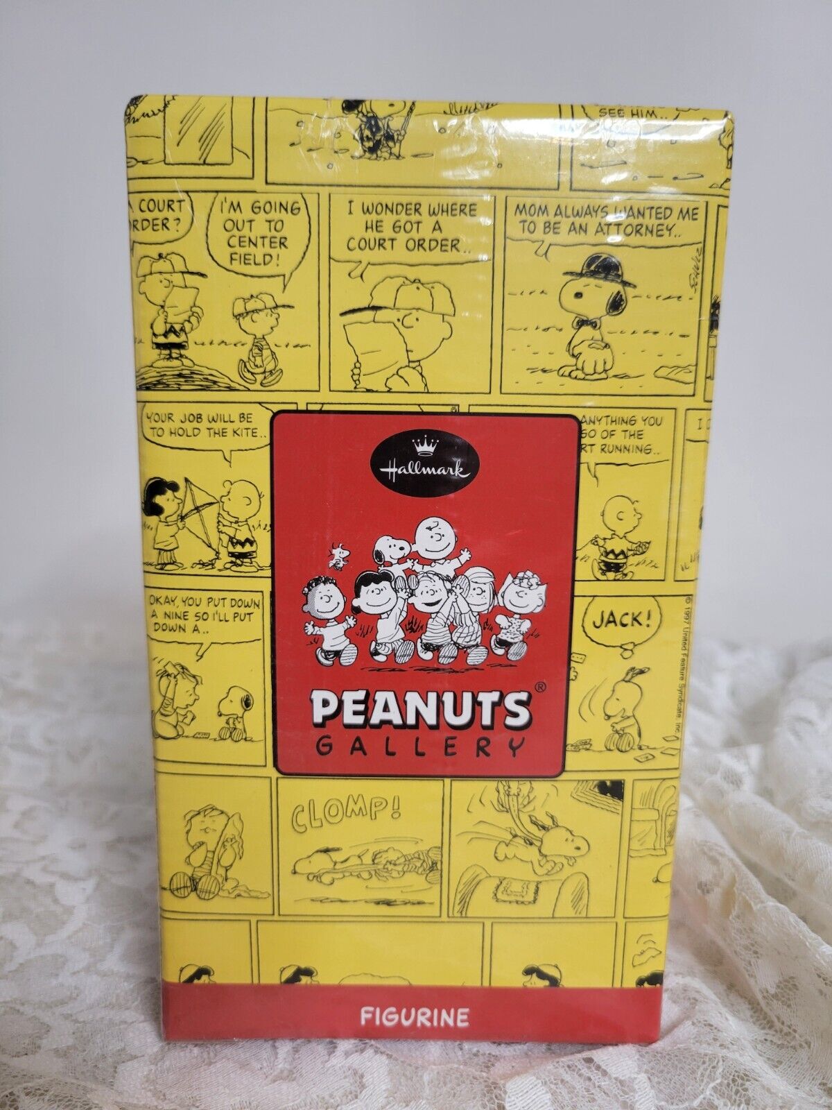 Vintage 2000 Hallmark Peanuts Gallery Linus Porcelain Jointed Figurine Keepsake