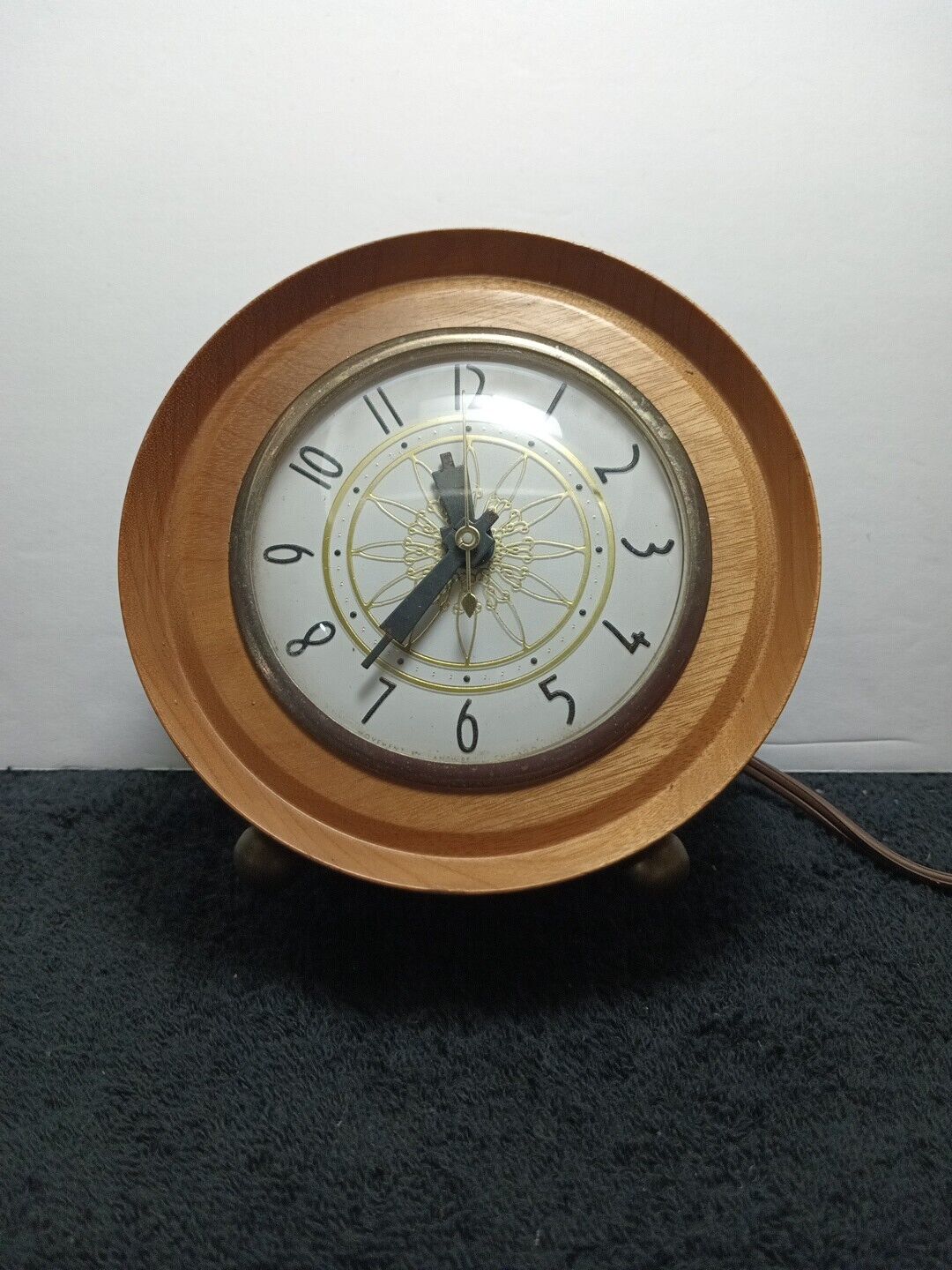 Vintage Oregon Myrtlewood Clock - Myrtle Craft Studio. Tested, Works Well.