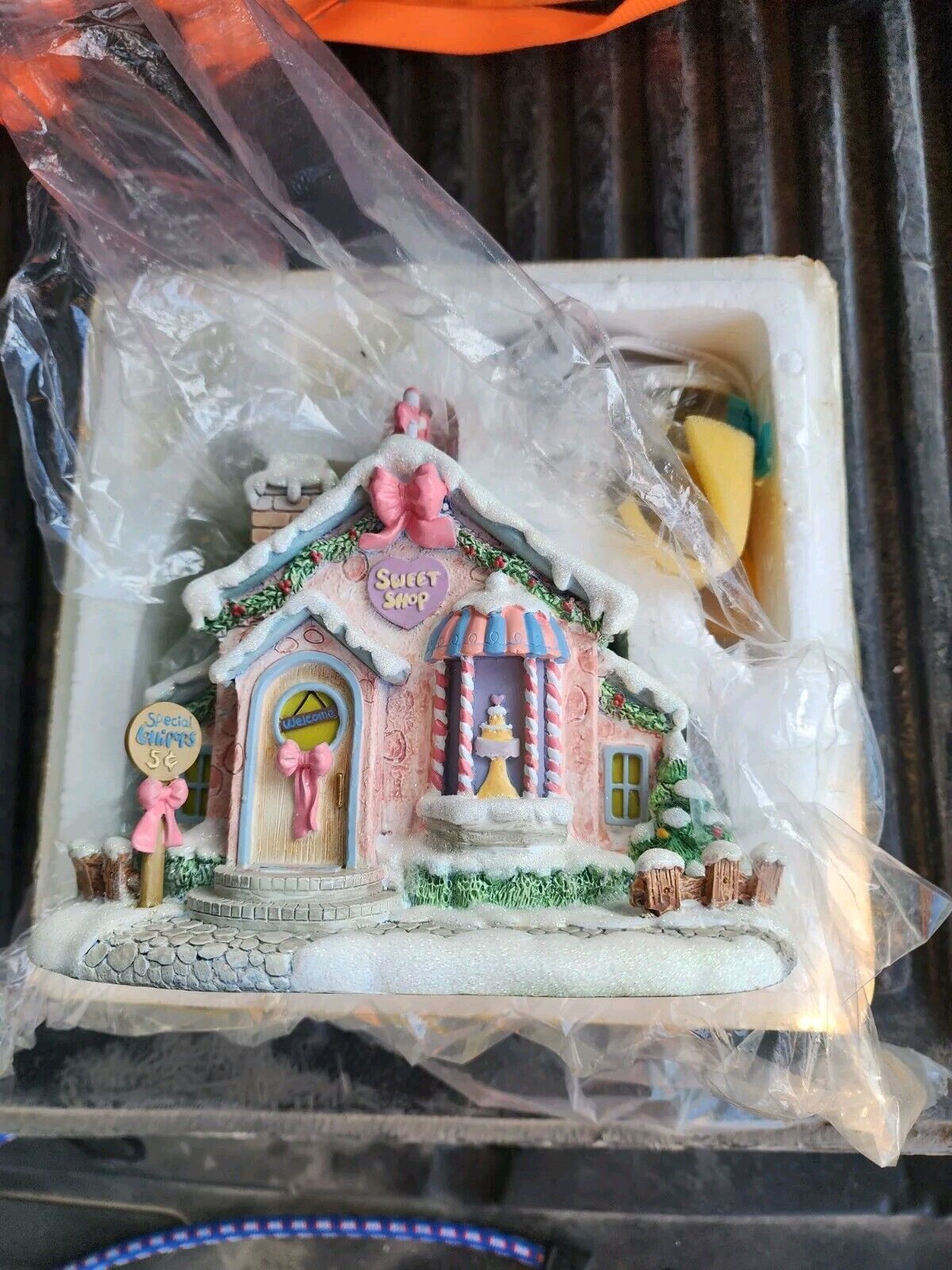 Set Of 6- precious moments hawthorne christmas village-Complete with All Pieces