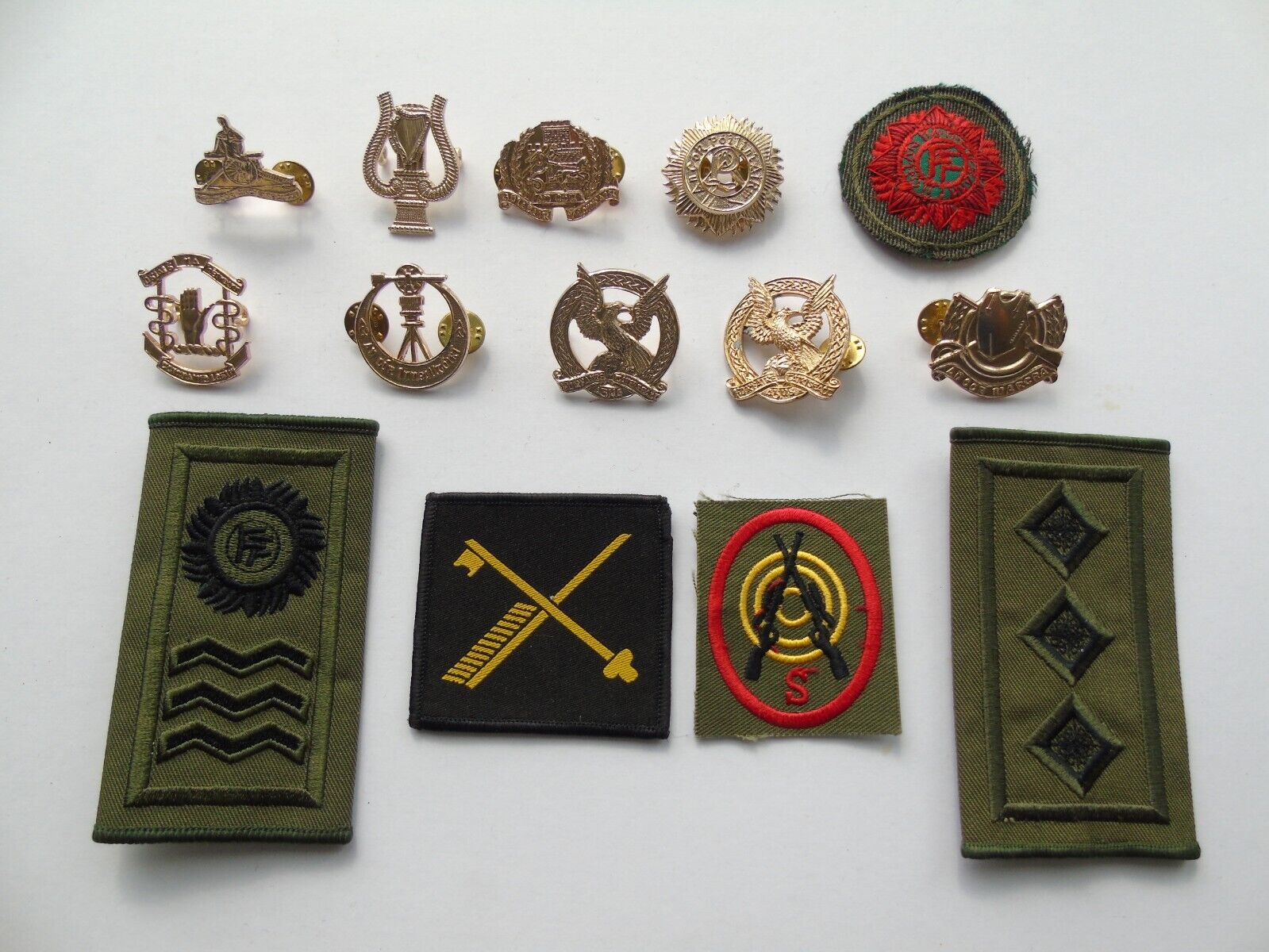 Job lot of Irish Army Badges 