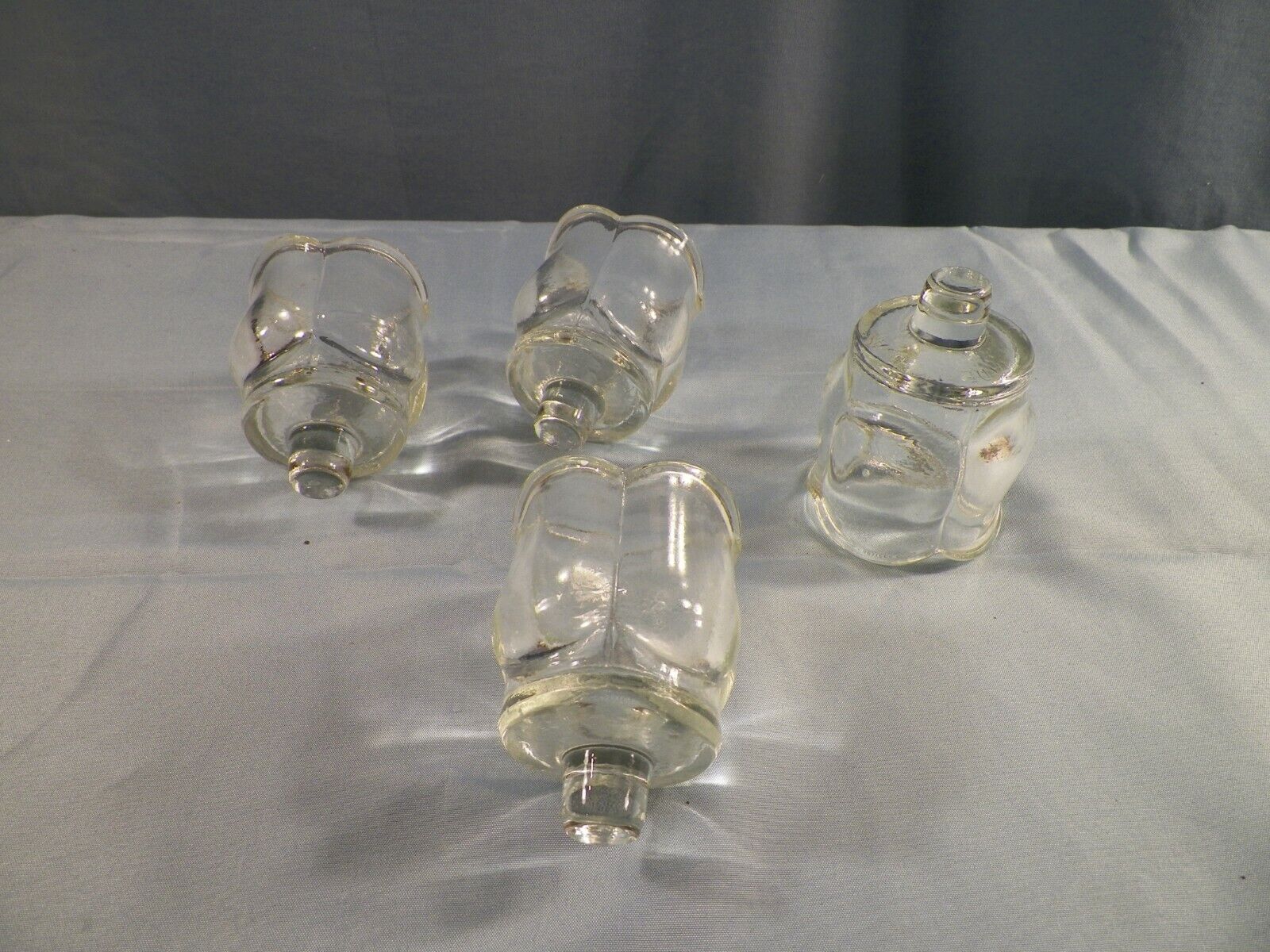 Lot of 4 Clear Glass Tulip Shaped Peg Pegged Votive Candle Holders