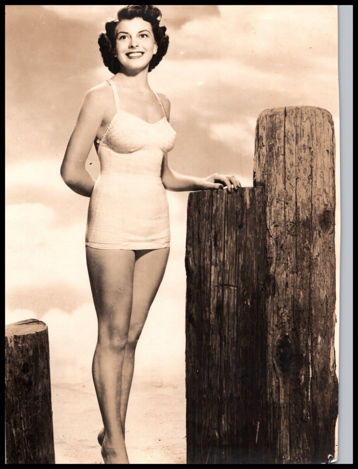 Joan Rice (1940s) ❤ Hollywood Beauty - Leggy Cheesecake Vintage Photo K 528