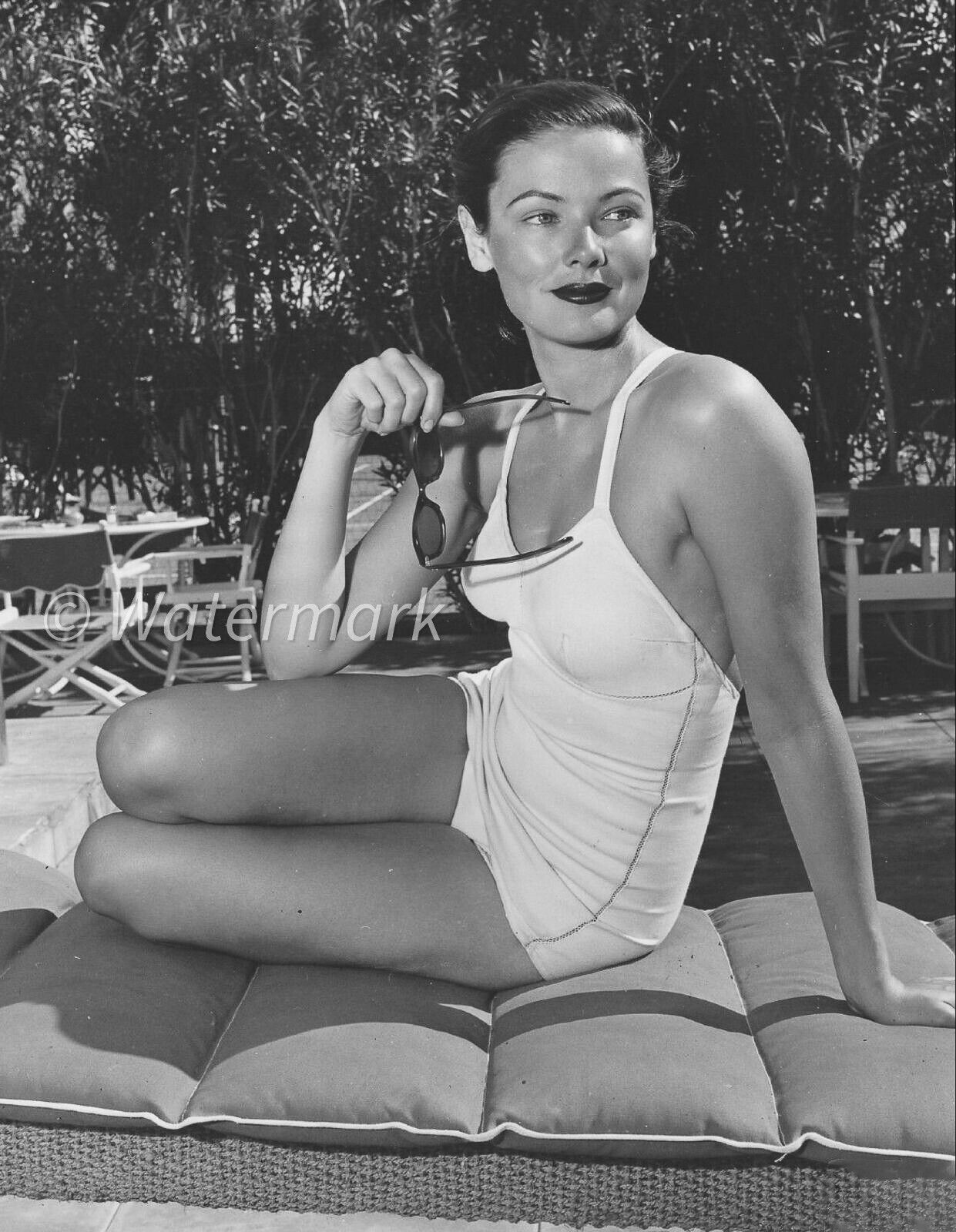 American celebrity Hollywood actress  Gene Tierney   8X10 PUBLICITY PHOTO
