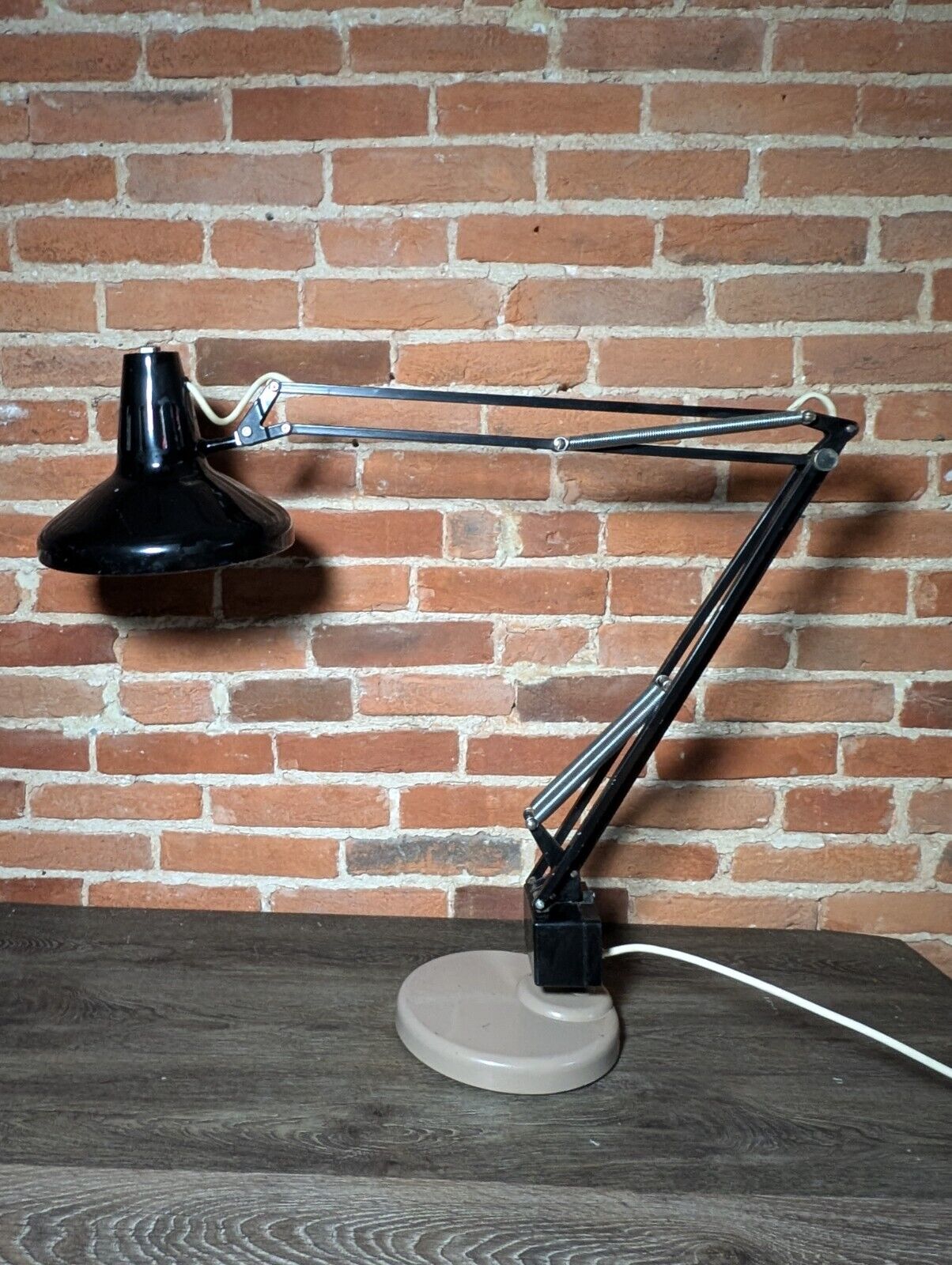LUXO ARTICULATING ARM ARCHITECT DRAFTING DESK LAMP WEIGHTED BASE COLOR CORRECT