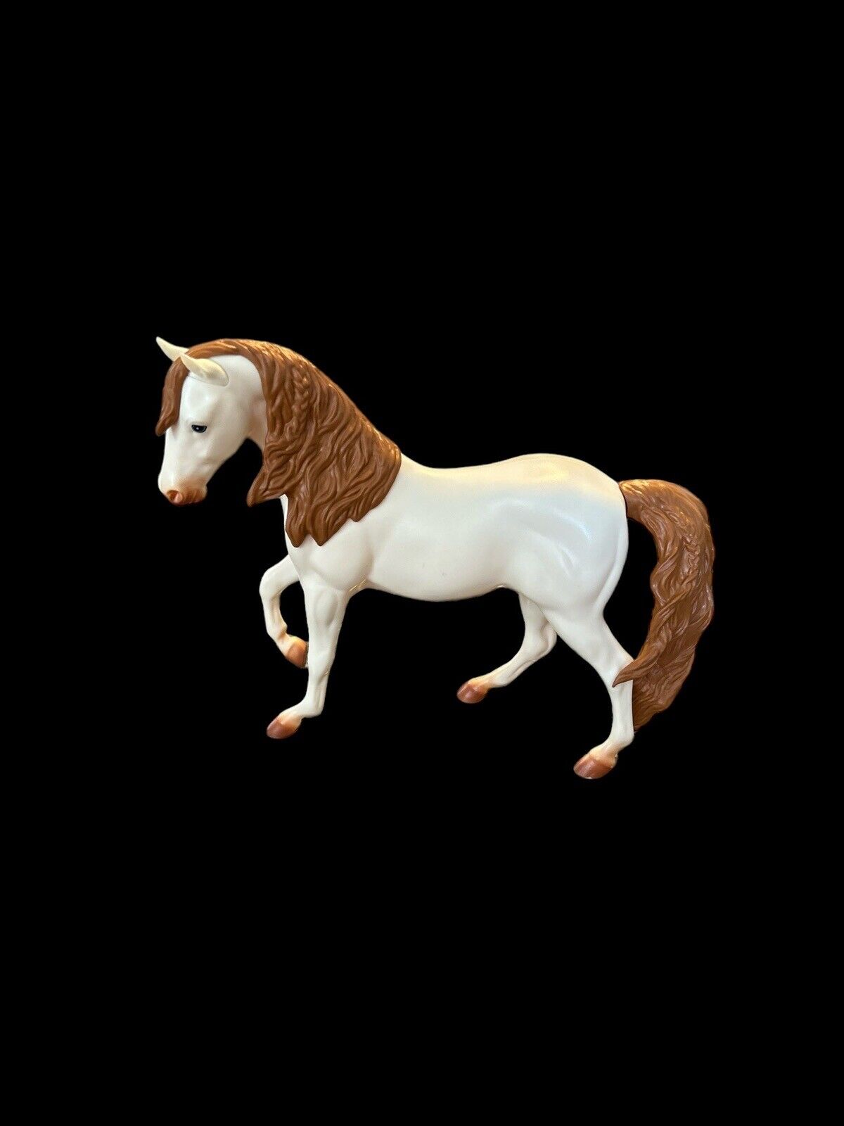 Breyer Reeves Autumn Horse White 6.5” X 8”