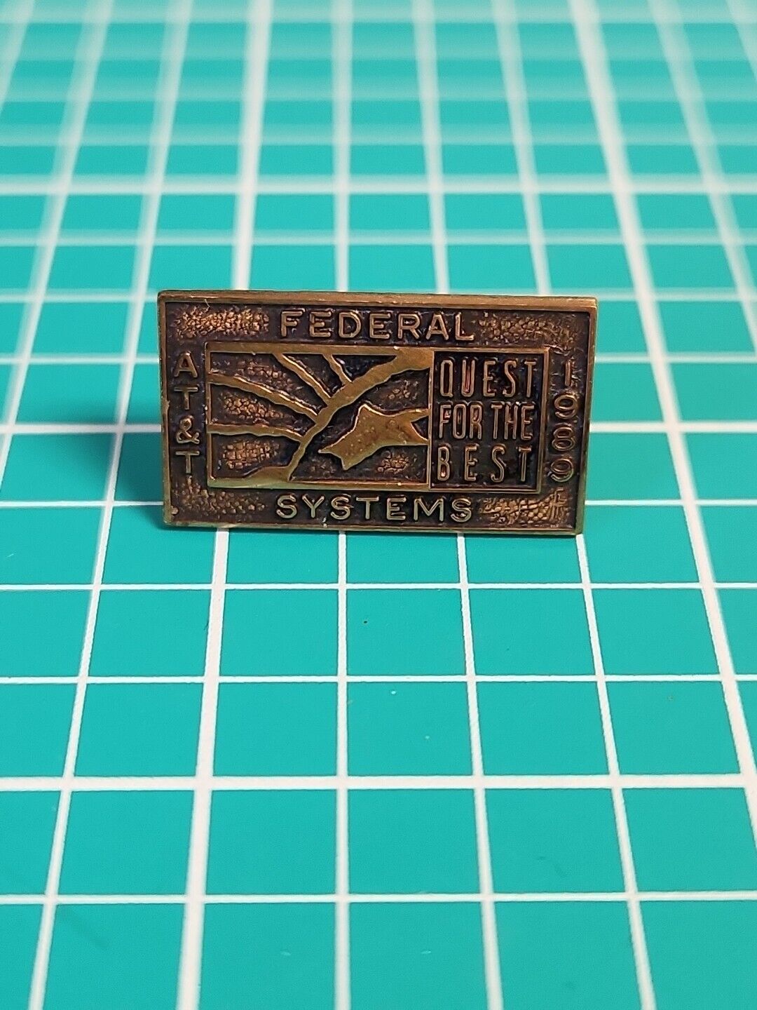Vtg Federal Systems AT&T 1989 Gold Tone Lapel Pin Collectible Pin