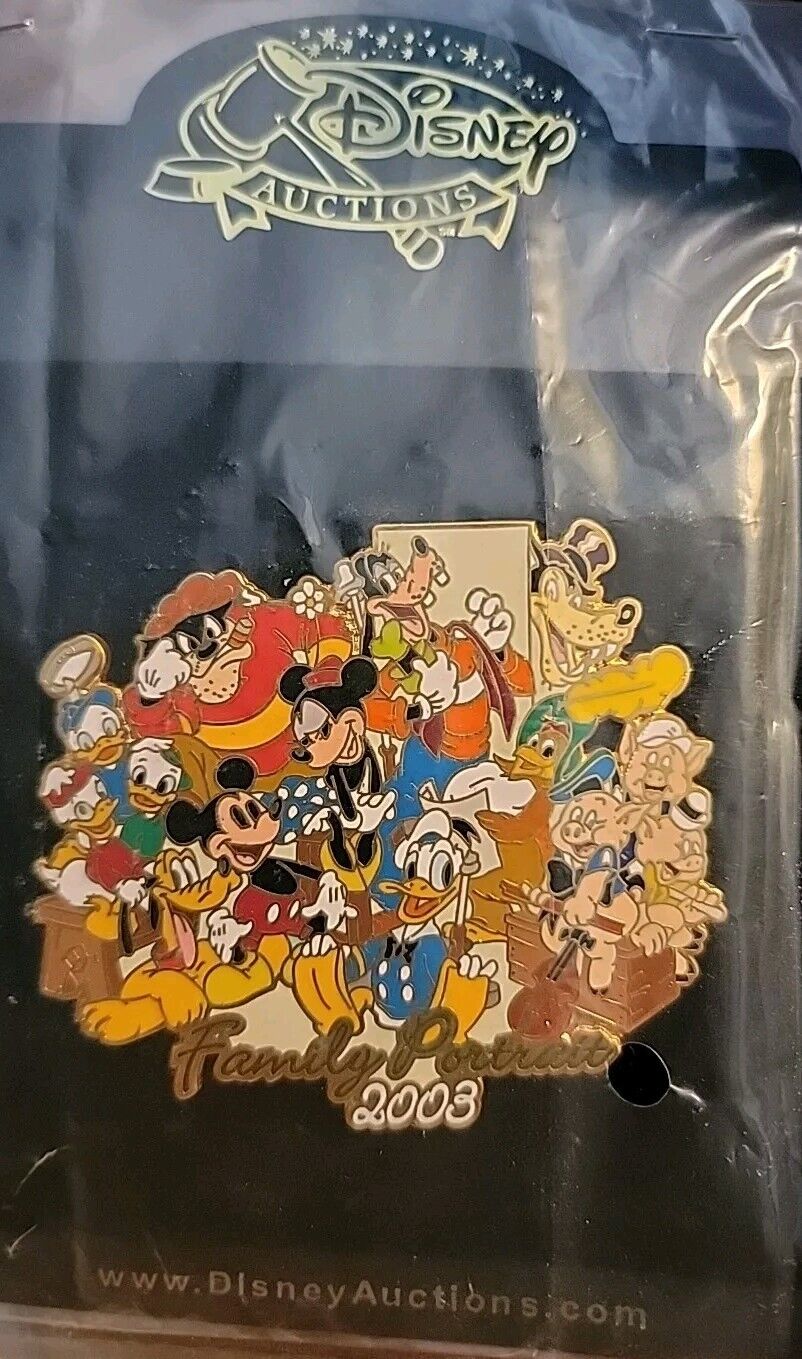 Disney Auctions Family Portrait LE 100 Mickey and Friends Pin