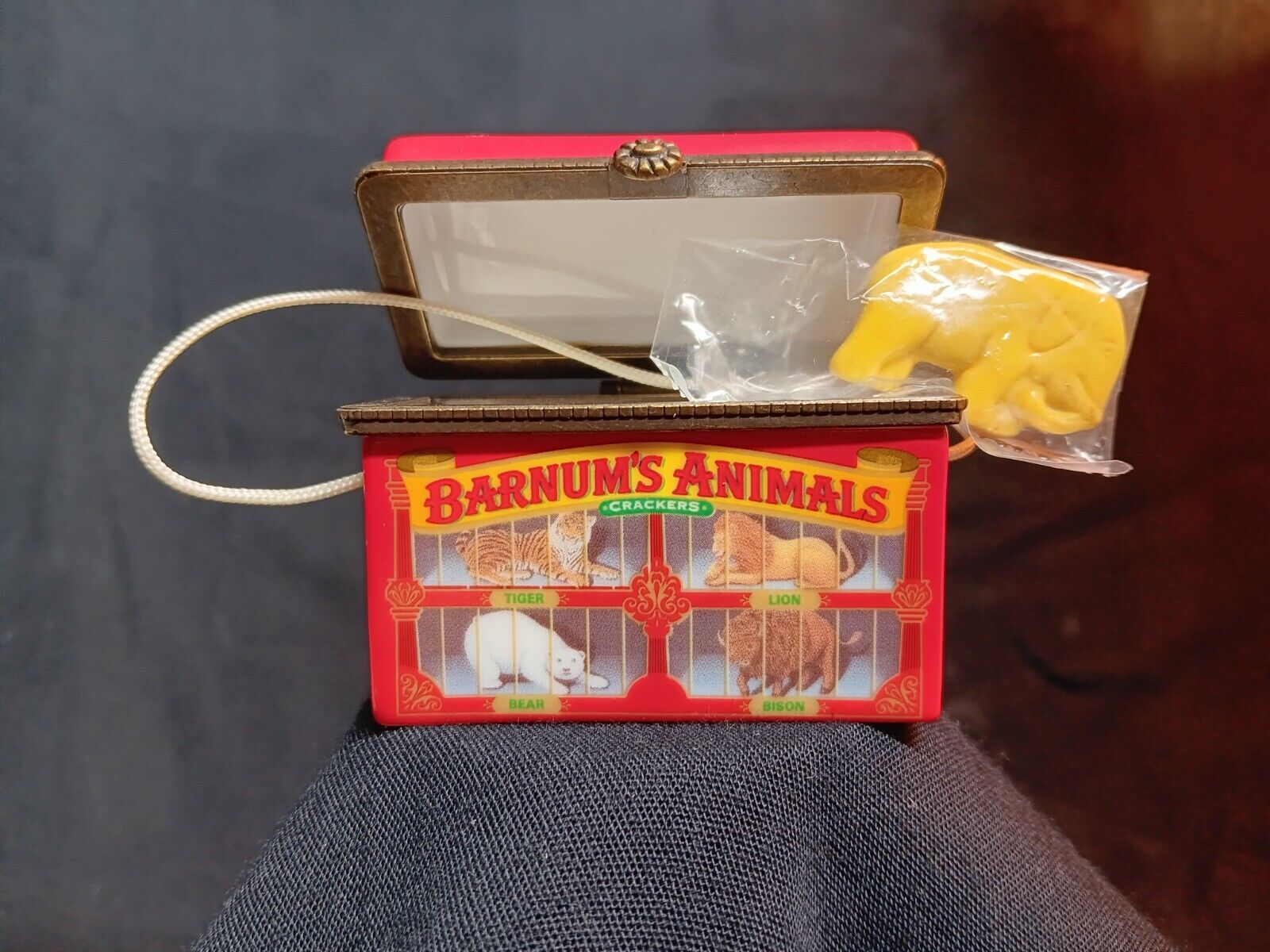 Barnum\'s Animal Crackers Midwest of Cannon Falls Porcelain Hinged Box