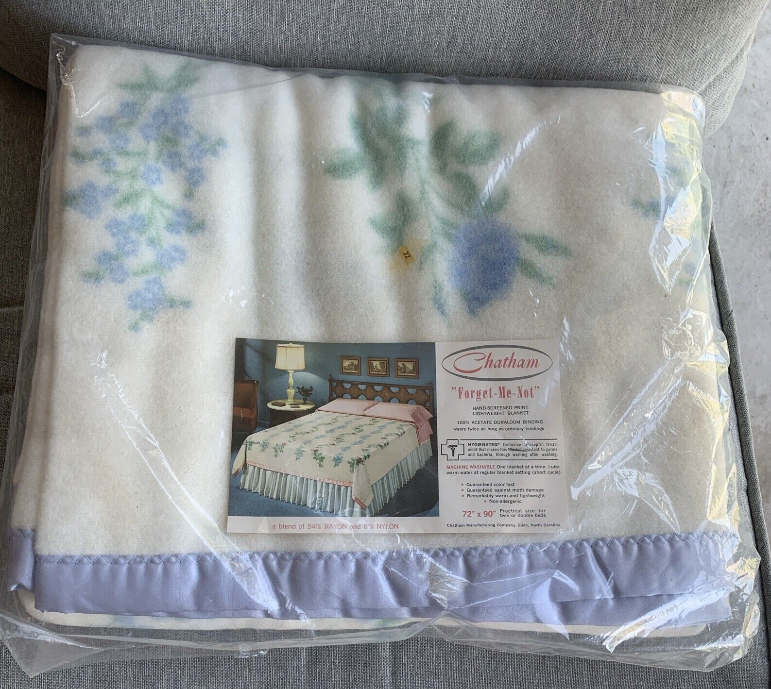 NEW Vintage Chatham “Forget Me Not” Floral White Blanket w/ Satin Trim 72x90