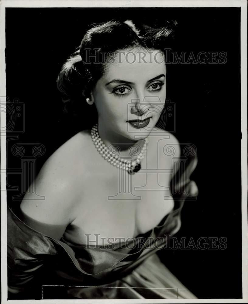 1953 Press Photo Entertainer Eloise McElhone - kfx39056