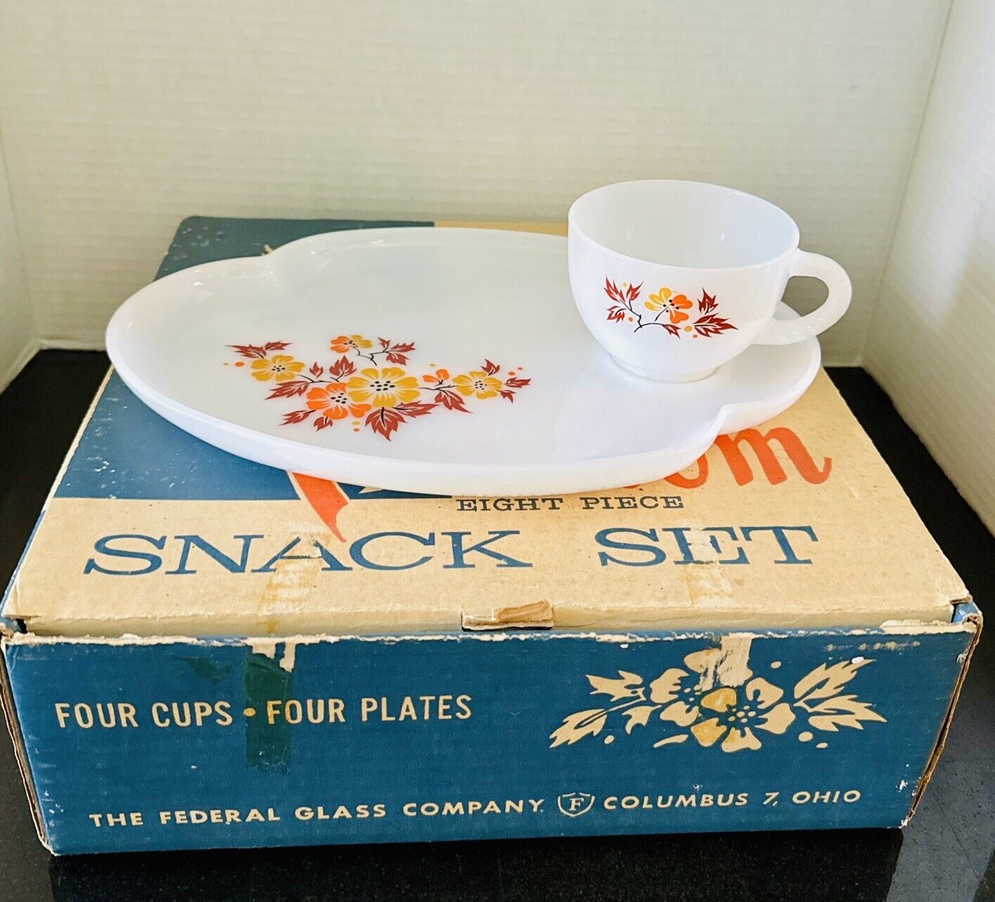 VTG Federal Glass BLOSSOM 8-Piece Snack Set Original Box 4 Cups, 4 Plates