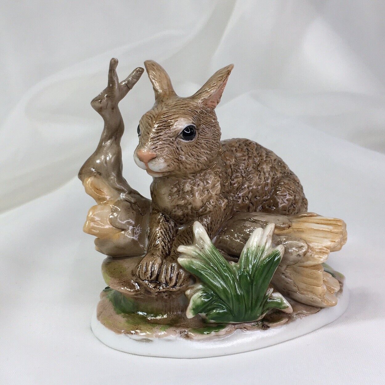 Bunny Rabbit Figurine Porcelain Vintage Japan❤️