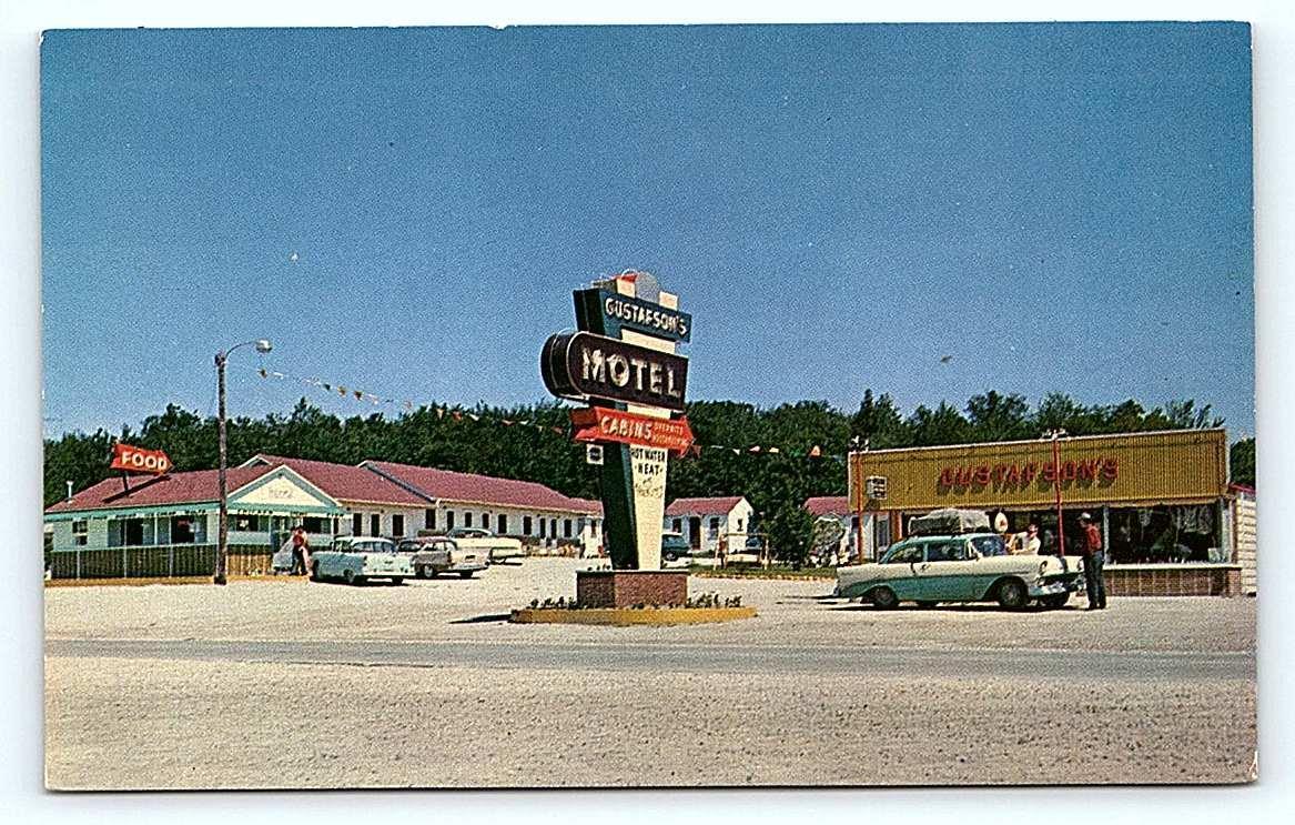 BREVORT, MI Michigan ~ GUSTAVSON\'S RESORT 1956 Chevy  Roadside Postcard