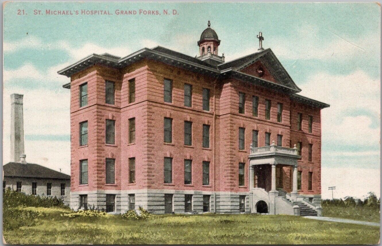 Vintage 1910s Grand Forks, North Dakota Postcard ST. MICHAEL'S HOSPITAL / Unused