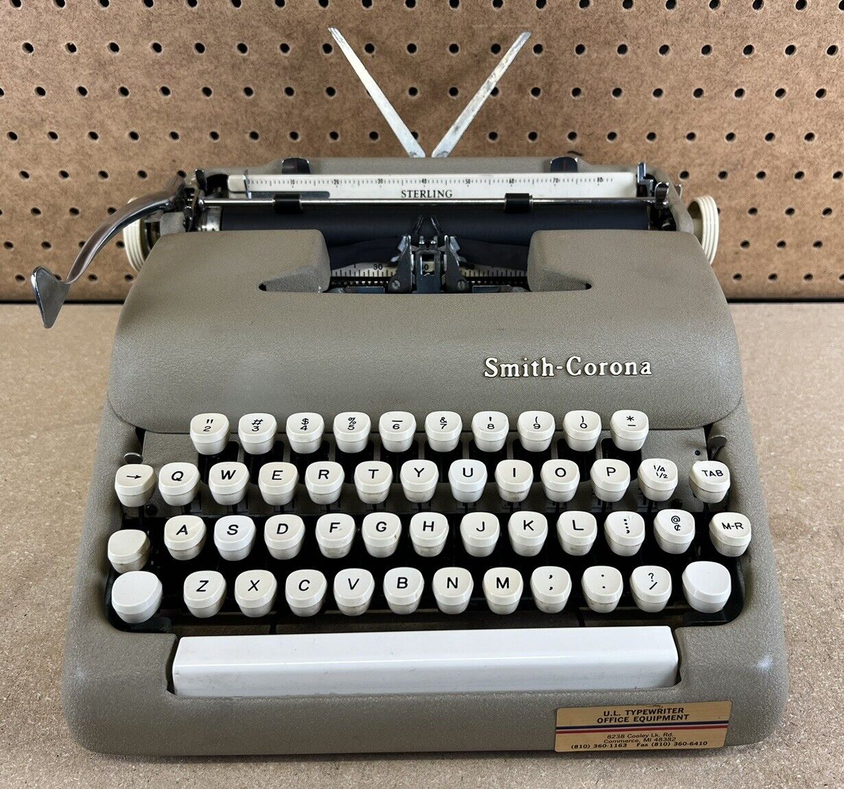 SMITH-CORONA Sterling Typewriter Portable Manual Beige Hardshell Vintage 1963
