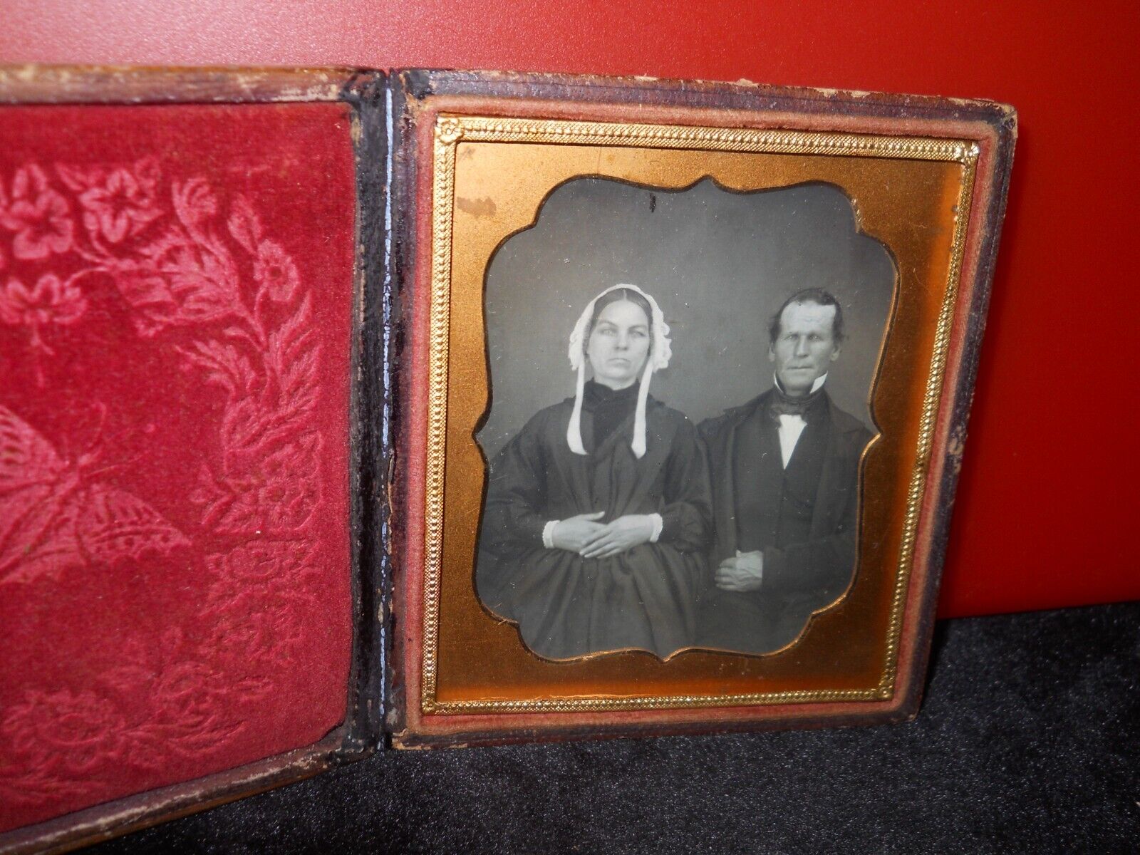 1/6th size Daguerreotype of older couple in full case