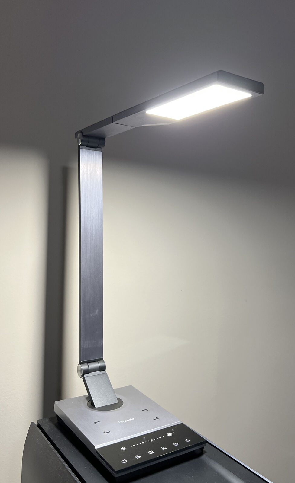 TaoTronics TT-DL093 Led Desk Lamp with Wireless Charging