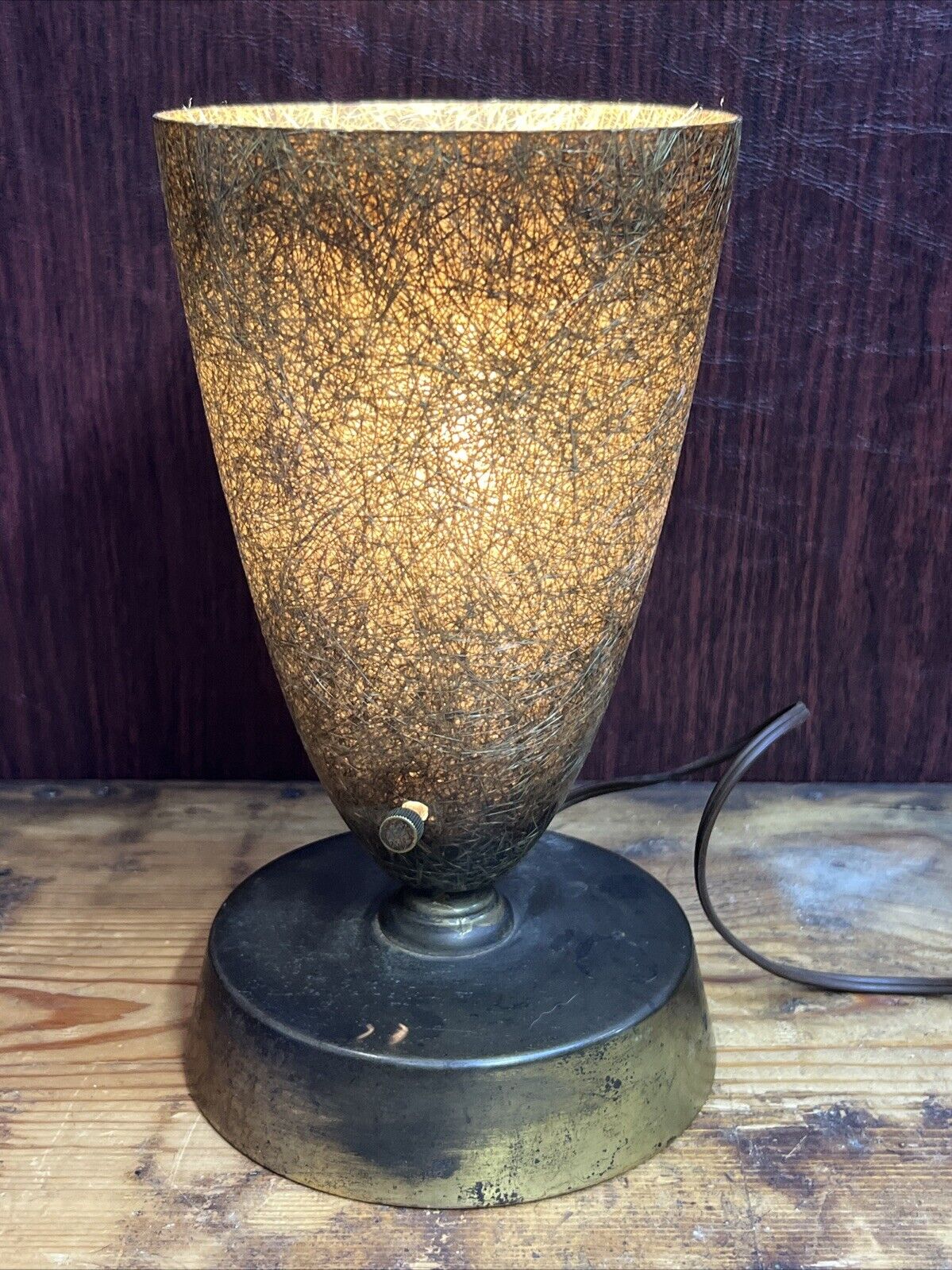 Vtg Mid Century Brass Uplight Fiberglass Shade Table Lamp