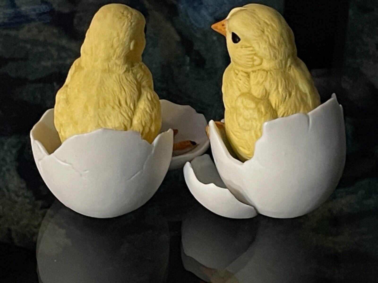 2- BEAUTIFUL PORCELAIN BABY CHICKS HATCHING / SIZE: H.3.1/4” x W. 3.1/4” INCHES
