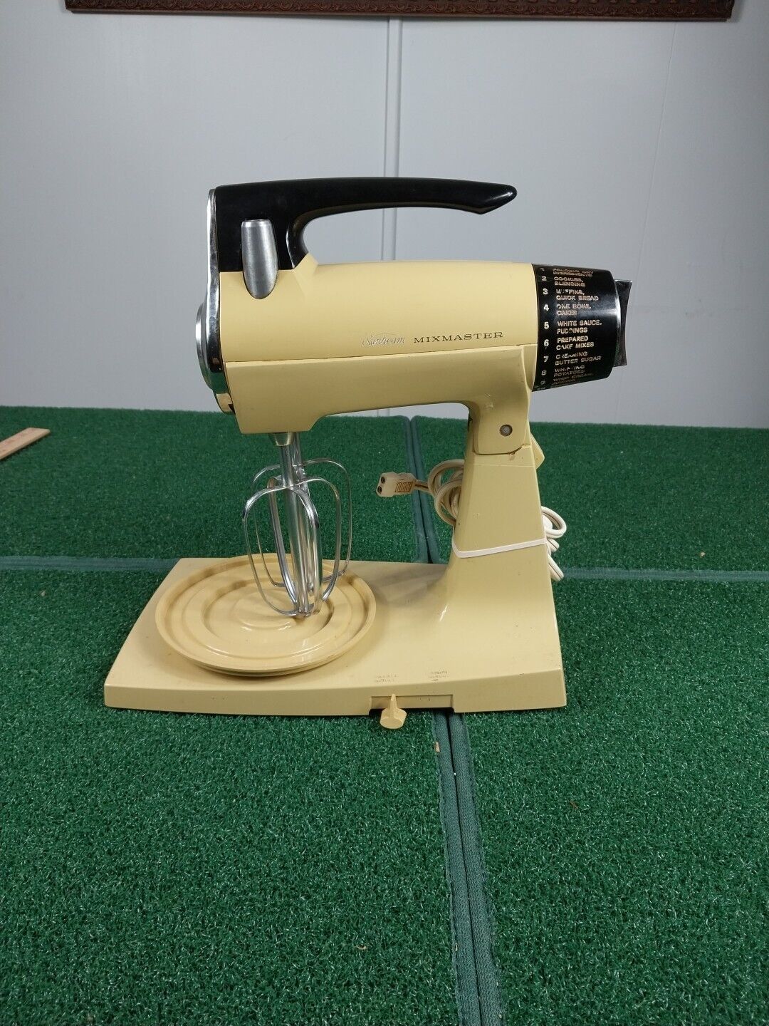 Vintage Sunbeam Mixmaster 1-7A 12 Speed Mixer With Base Cream Pale yellow TESTED