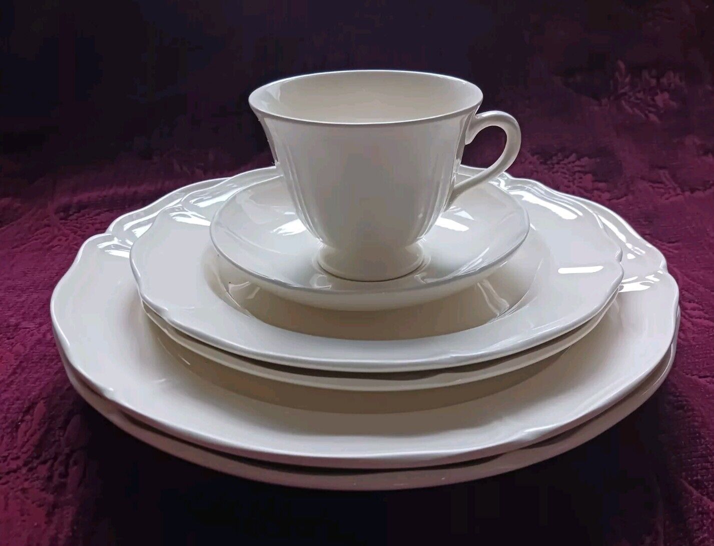 Wedgwood QUEEN\'S PLAIN 6 Pc. Lot Dinner, Salad Plates, Cup&Saucer *Appear Unused
