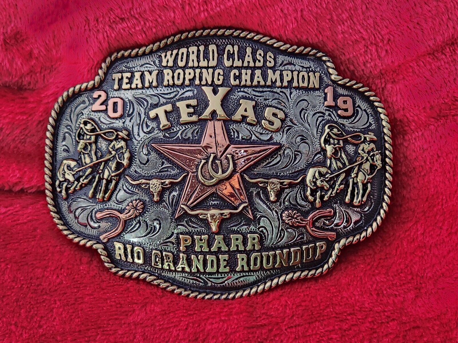 RODEO TEAM ROPING CHAMPION TROPHY BUCKLE☆PRO☆PHARR TEXAS☆2019☆RARE☆985