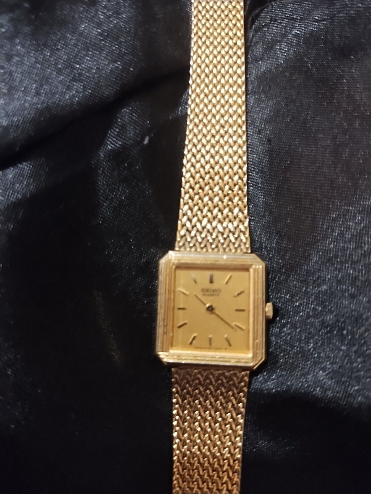 Elegant 1980 vintage Seiko Gold  quartz watch Mesh Band 2320-2010T, New Battery 