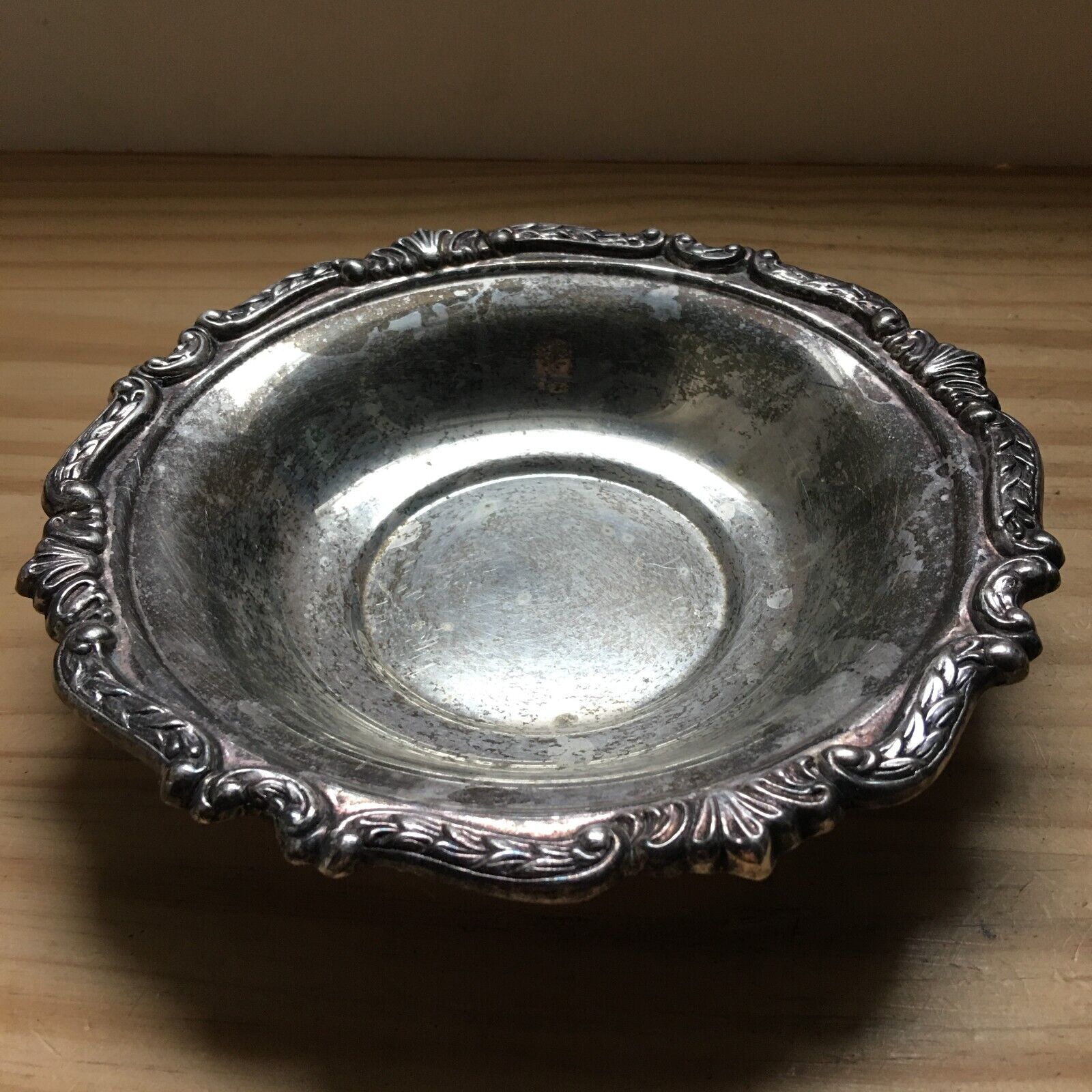 Vintage 1970s Sheridan Taunton Silver plate Round Candy Nut Bowl Dish 7.75\