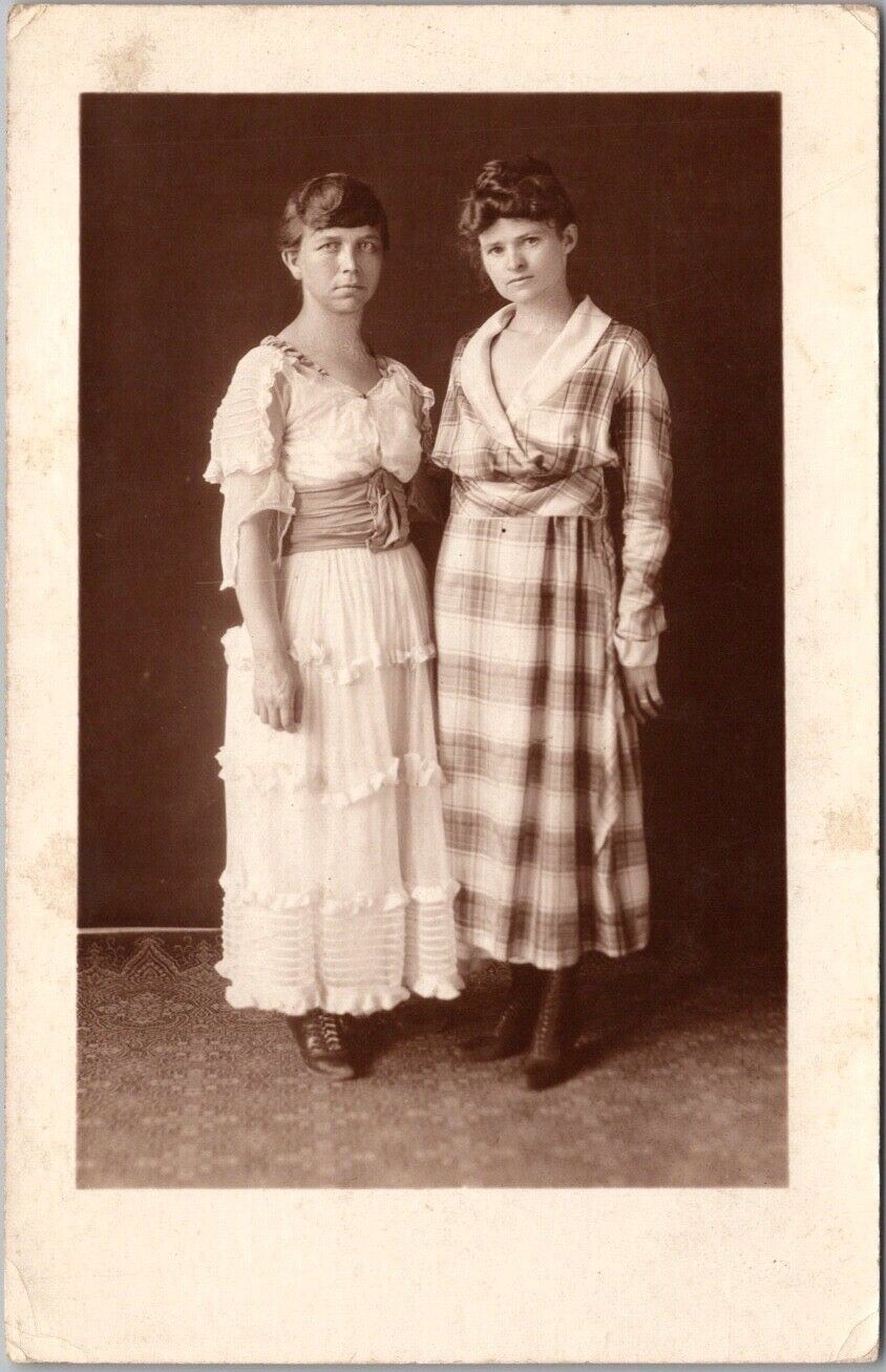1910s Studio RPPC Postcard 2 Young Ladies /Sisters in Homemade Dresses / Fashion