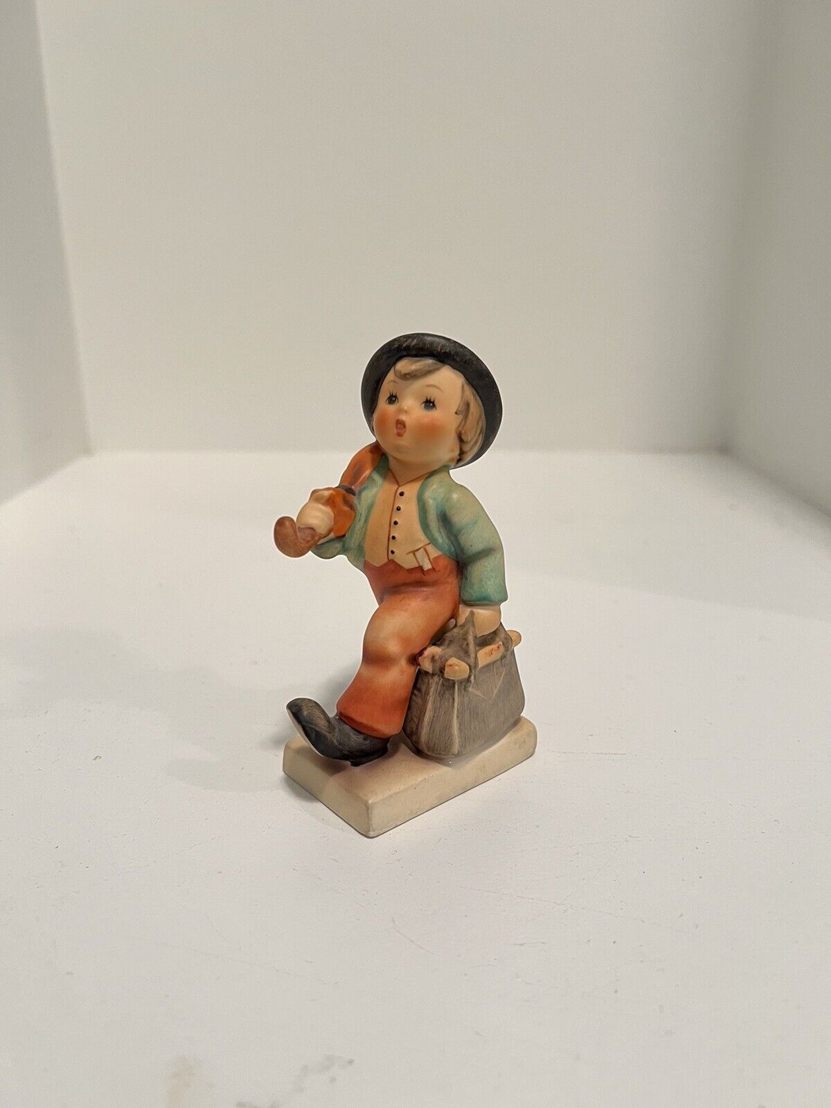 Goebel Hummel Merry Wanderer 11 2/0 Figurine