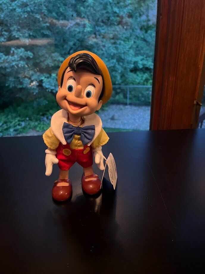 Vintage Walt Disney's Pinocchio 9.5