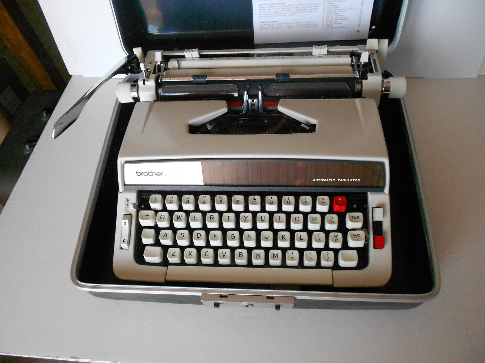 Vintage 1970s Brother Echelon 99 Portable Manual Typewriter w/Case *Near-Mint*