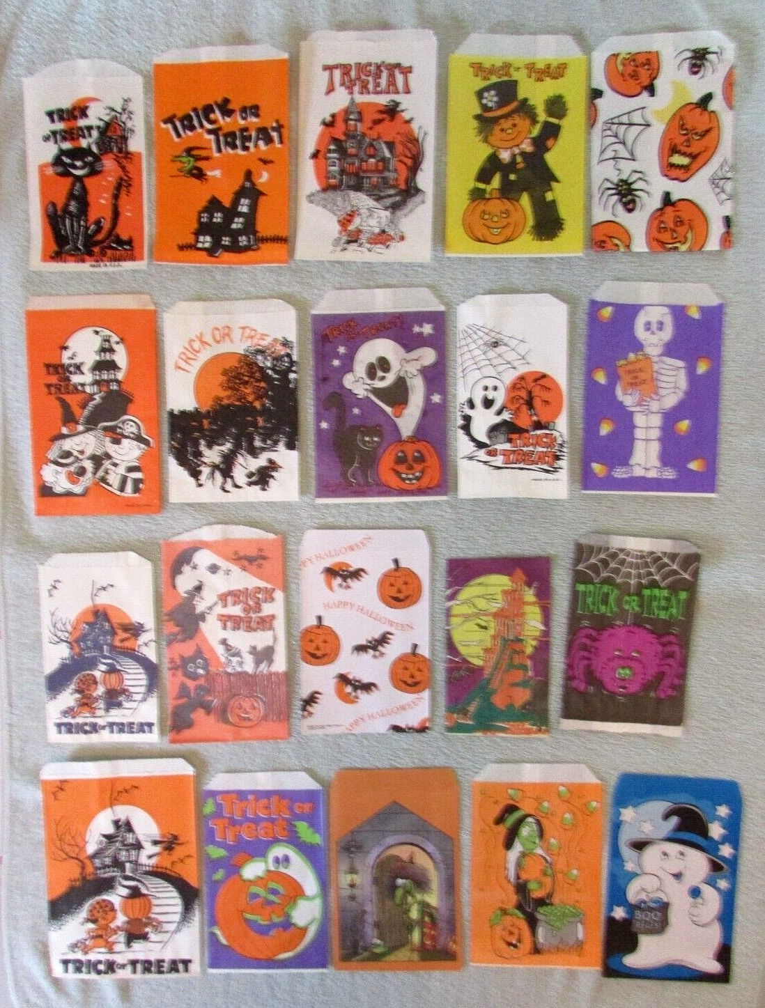 20 Vintage Halloween Paper Trick or Treat Candy Bag Lot Haunted House Castle
