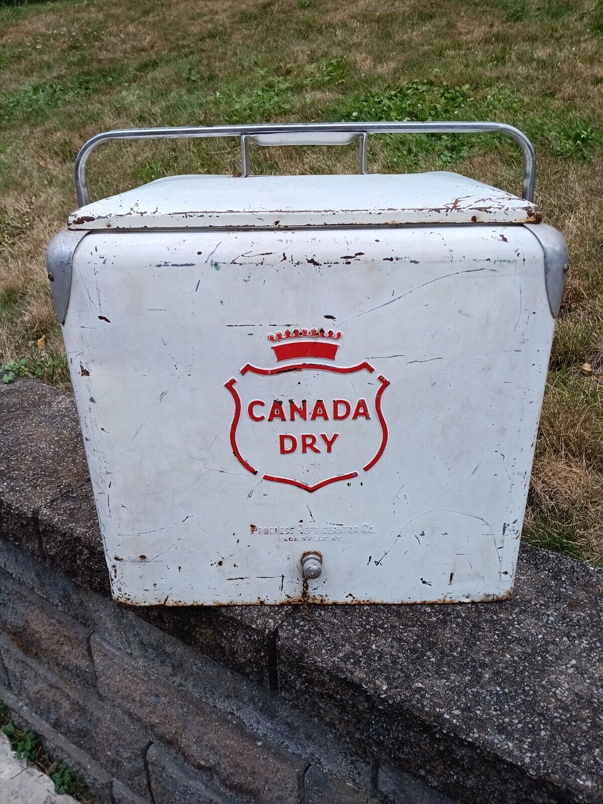 Antique Canada Dry Metal Cooler, Pre-owned,  Pull Out Tray, 17x 16 X 13. Handle