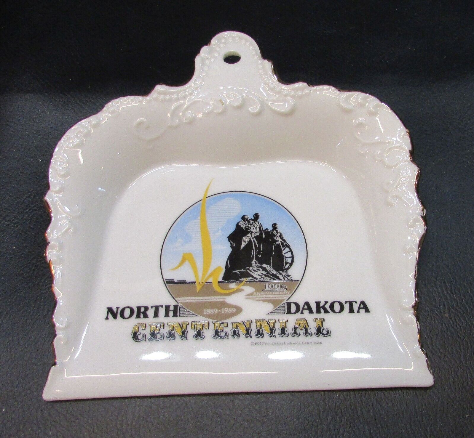 Old 1889-1989 North Dakota Centennial Souvenir Vintage Porcelain Crumb Dustpan
