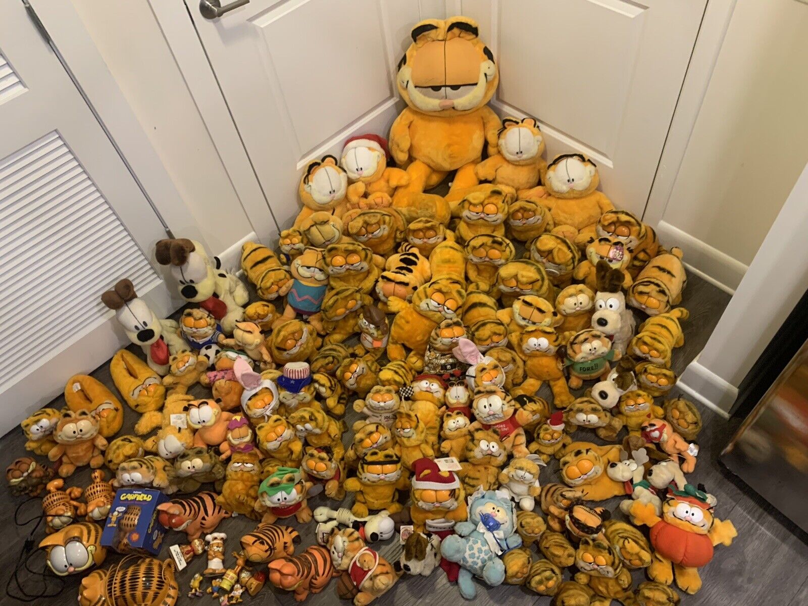 HUGE VINTAGE Lot of 119 Garfield Plush & Collectibles Collection RARE Dakin Paws